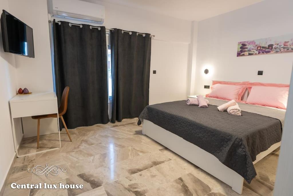 Central Lux House Каламата Екстериор снимка